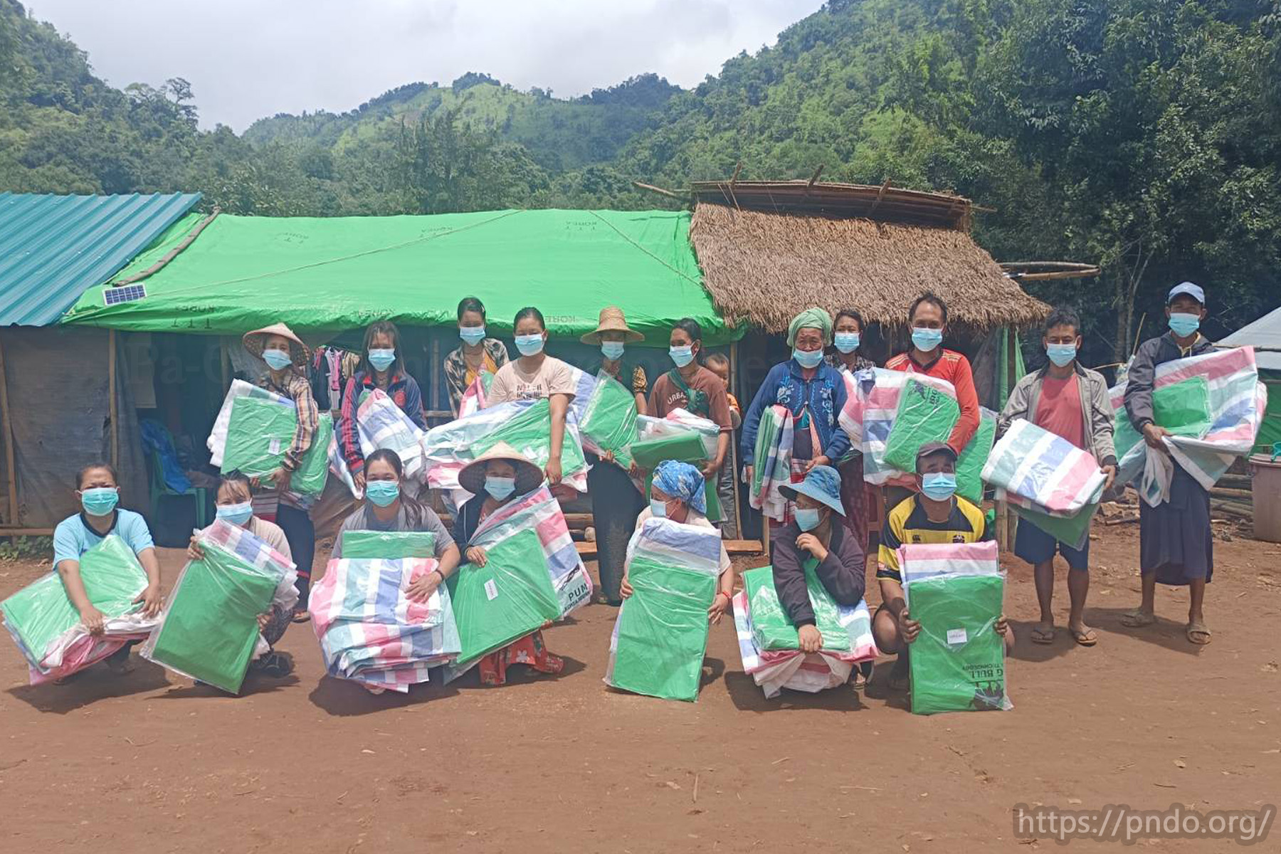 2025_TarpaulinDistribution4Shelter_GroupPhoto